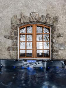 Fotografie z fotogalerie ubytování Chalet Falcon - Luxury Swiss Retreat with Hot-Tub v destinaci Bagnes