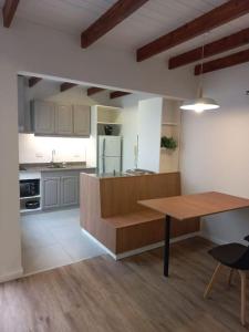HOME TRES ESPERANZA a 2 cuadras de peatonal的厨房或小厨房