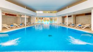A piscina localizada em Blau Colònia Sant Jordi ou nos arredores