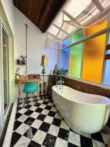 Koupelna v ubytování T-House BKK 2Floors near BTS with swimming pool and free Wifi