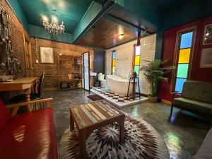 Posezení v ubytování T-House BKK 2Floors near BTS with swimming pool and free Wifi