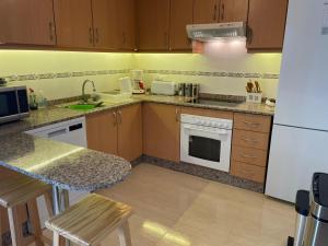 A kitchen or kitchenette at Stunning 3-Bed Apartment in Puerto De Mazarron
