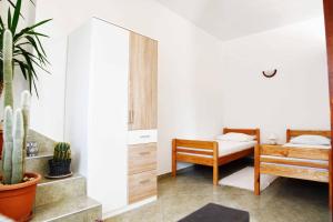 a room with a bed and a chair and a mirror at Apartman "Verde" in Pridraga