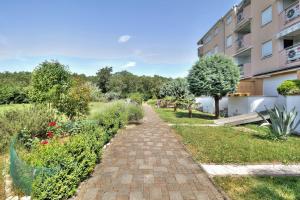 Vonkajšia záhrada v ubytovaní Apartment Branka - Monterol