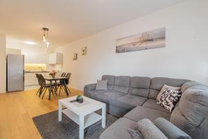 Posezení v ubytování Flexible SelfCheckIns 42 - Zagreb - Luxury - Garage Parking - Loggia - Brand New