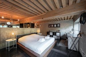 a bedroom with a large white bed and a sink at LE SOYEUX - T3 calme avec terrasse à la Croix Rousse in Lyon