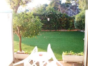 an open door to a yard with a lawn at Hotel Bonsol in Lloret de Mar