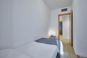 Ένα ή περισσότερα κρεβάτια σε δωμάτιο στο BBarcelona Clot Apartments