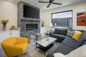 Χώρος καθιστικού στο 246 E 200 South Unit 1