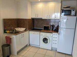 Kuchyň nebo kuchyňský kout v ubytování Absolute Apartment
