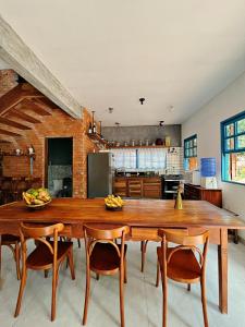 Kuchyň nebo kuchyňský kout v ubytování Casa Lipe & Rafa Linda casa com árvores + 7 fotografií
