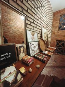 Casa Lipe & Rafa Linda casa com árvores的休息区