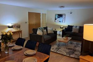 a living room with a couch and a table at Spacious 2 Bed Perfect for City Centre & Bay, Pool, Gym in Cardiff