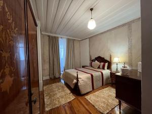 Cama ou camas em um quarto em Alojamento VINTAGE BAIXA - TOMAR