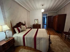 Cama ou camas em um quarto em Alojamento VINTAGE BAIXA - TOMAR