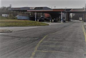 an empty gas station with a gas station at GAS Truck centrum in Holíč