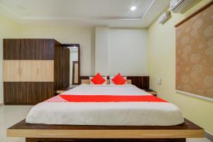 Postel nebo postele na pokoji v ubytování OYO KSL Guest House