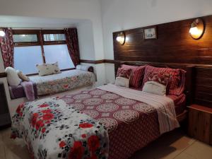 a bedroom with two beds and a window at El Rincón del Andino - Planta Baja in Ushuaia