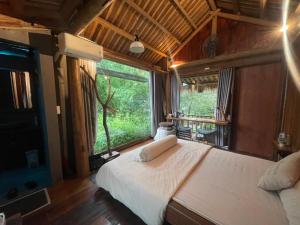 Ein Bett oder Betten in einem Zimmer der Unterkunft Cat Homestay