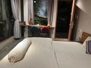 Ein Bett oder Betten in einem Zimmer der Unterkunft Cat Homestay
