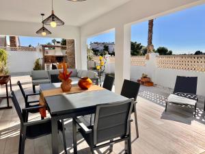 a dining room with a table and chairs at Casa Laura by Sun & Sea Homes in Moraira