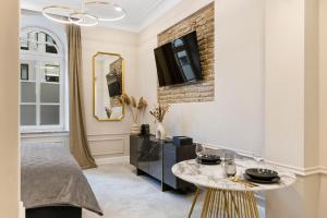 a bedroom with a bed and a table at DESIGN Studio I Center I Kingbed I NEW in Augsburg