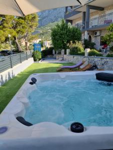 a hot tub in the backyard of a house at Ivan Apartment in Makarska