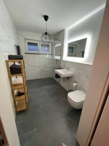 a white bathroom with a toilet and a sink at 3-Zimmer Wohnung mit Top Lage in Gießen