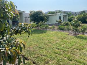 a yard of a house with a garden at Fundo Chakas in San Antonio