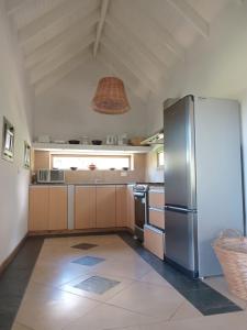 a large kitchen with a refrigerator at Casa de Huéspedes Villa Pehuenia in Villa Pehuenia