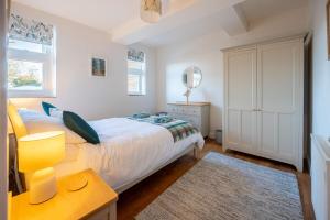a bedroom with a bed and a desk and a mirror at Flat 3, Abbey House in Binham