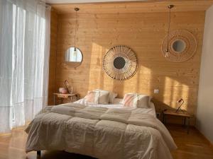 Postel nebo postele na pokoji v ubytování « L’atelier » halte charmante et reposante