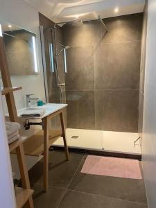 Kúpeľňa v ubytovaní « L’atelier » halte charmante et reposante