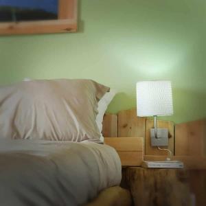 Postel nebo postele na pokoji v ubytování A Barraka: rent your room in Flores!