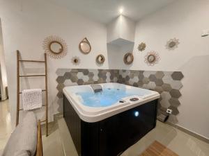 Zdjęcie z galerii obiektu L’idylle w mieście LʼIsle-sur-la-Sorgue +9 zdjęć