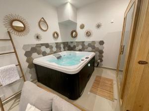 Zdjęcie z galerii obiektu L’idylle w mieście LʼIsle-sur-la-Sorgue