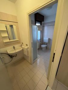 a bathroom with a sink and a toilet at Appartamento Civico 23 in Brescia
