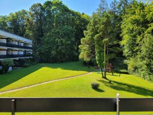 - Vistas al parque desde un edificio en Salzschwänchen, en Bad Reichenhall