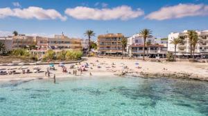 Fotografia z galérie ubytovania APARTAMENTOS SA VARADERO FRONTE MAR ESPUJOLS v destinácii Es Pujols