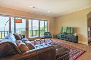 Gallery image of Hiawassee Getaway with Deck, Mountain and Lake Views! in Hiawassee