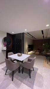 Luxury apartment in Muscat Hills 휴식 공간