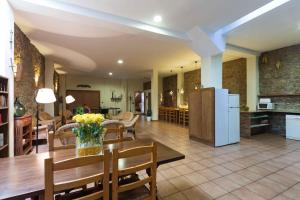 A kitchen or kitchenette at Complejo Rural Turimaestrat