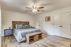 a bedroom with a bed and a ceiling fan at The East Hill Escape, A Bay View Beachy Cottage in Pensacola