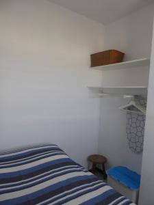 A bed or beds in a room at Appartement lumineux sur les canaux