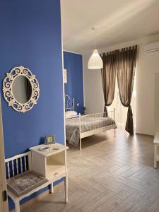 A bed or beds in a room at Vico Longo 25 - Ensuit flat in the heart of Naples