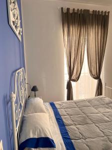 A bed or beds in a room at Vico Longo 25 - Ensuit flat in the heart of Naples