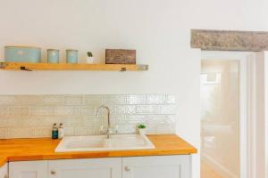 Φωτογραφία από το άλμπουμ του Newly Refurbished Traditional Cottage Blackrock σε Blackrock +35 φωτογραφίες