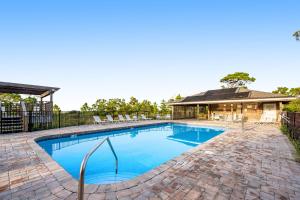 Swimmingpoolen hos eller tæt på Pelican Kiss Beach Cottage