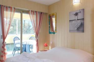 Fotografia z galérie ubytovania Magnificent 2-bedroom "Beachcomber" Residence with pool and parking v destinácii Antibes