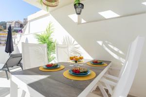 Balkón alebo terasa v ubytovaní Torremolinos Bajondillo Beach + 20 fotografií